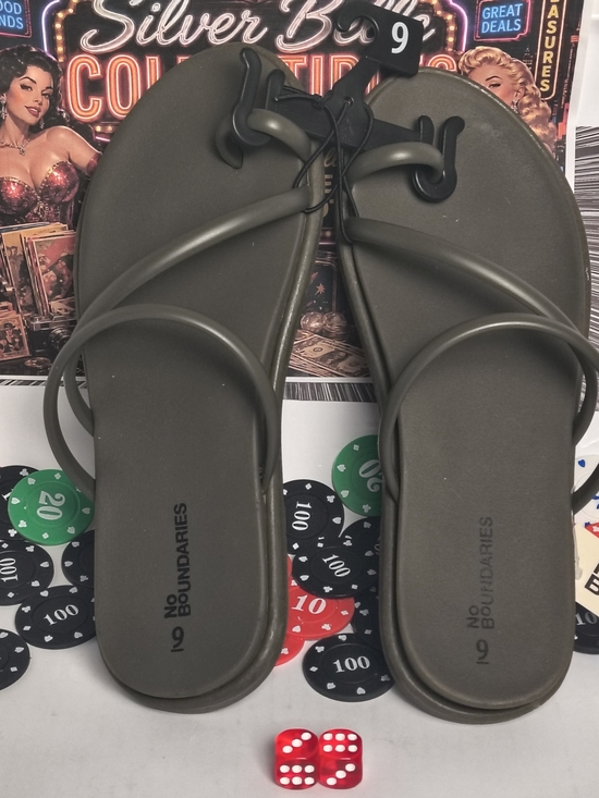 No Boundaries Shoes - No Boundaries Women’s Olive Green Strappy Flat Sandals Size 9 NWT